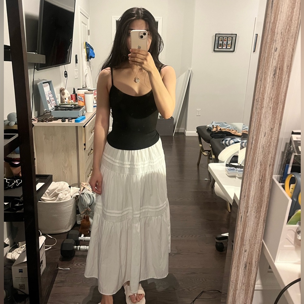 Maxi skirt in white!